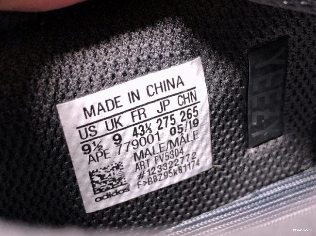 Utility Adidas 700 Boost Black FV5304 Yeezy 0725